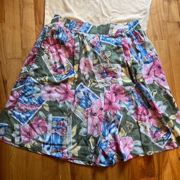 Vintage floral shorts Fits S-M - Picture 4 of 7